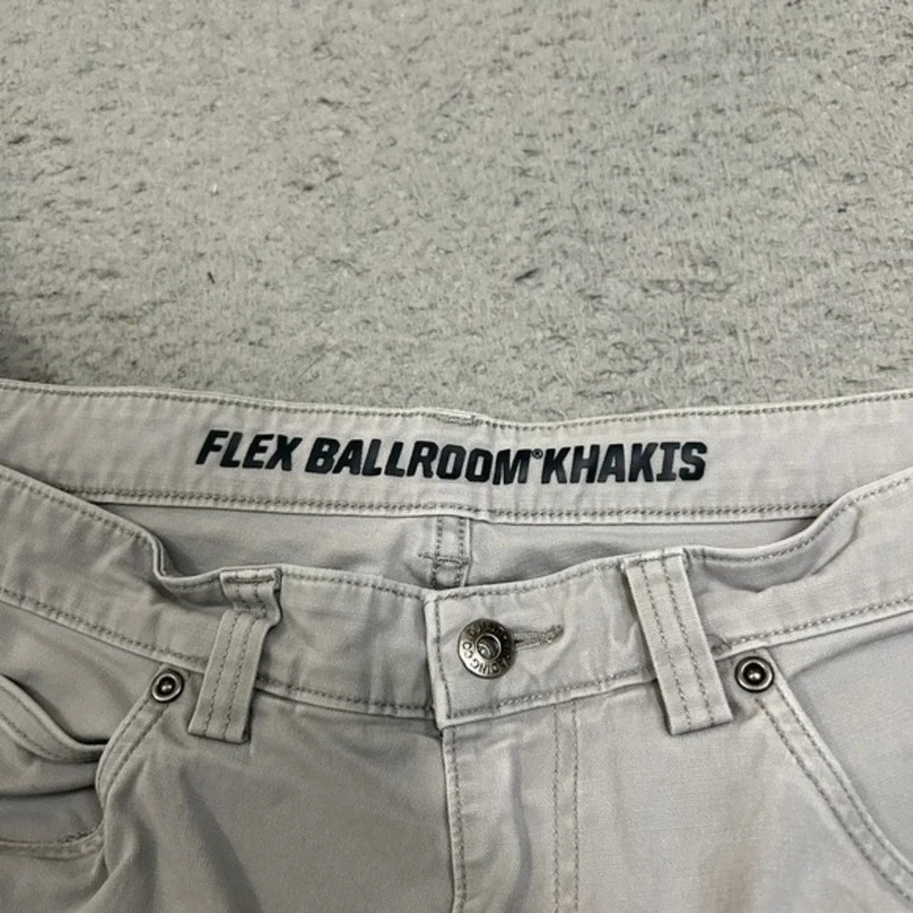 Duluth Trading Co zoe warehouse